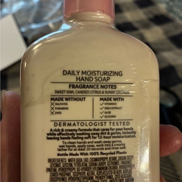 Bath & Body Works Pink Kiwi Berry Gel  Hand Soap (4) - Picture 2 of 5